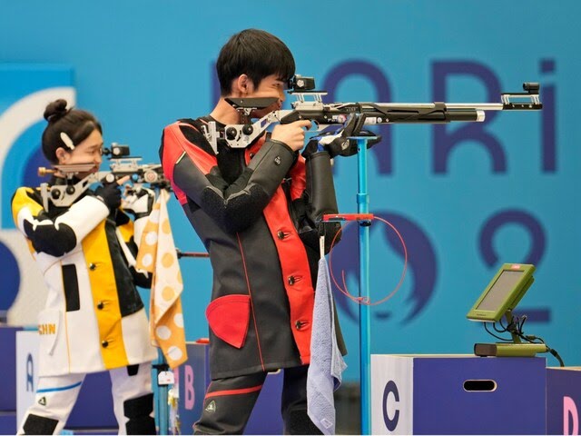 China : China's Sheng Lihao, right, and teammate Huang Yuting compete for the gold medal in the 10m air rifle mixed team final. (Picture Credit: AP)