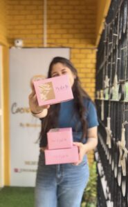 The picture has been given by Mabelle