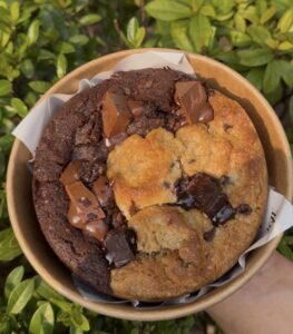 The picture has been given by Mabelle