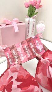 The picture has been given by Chicstructures